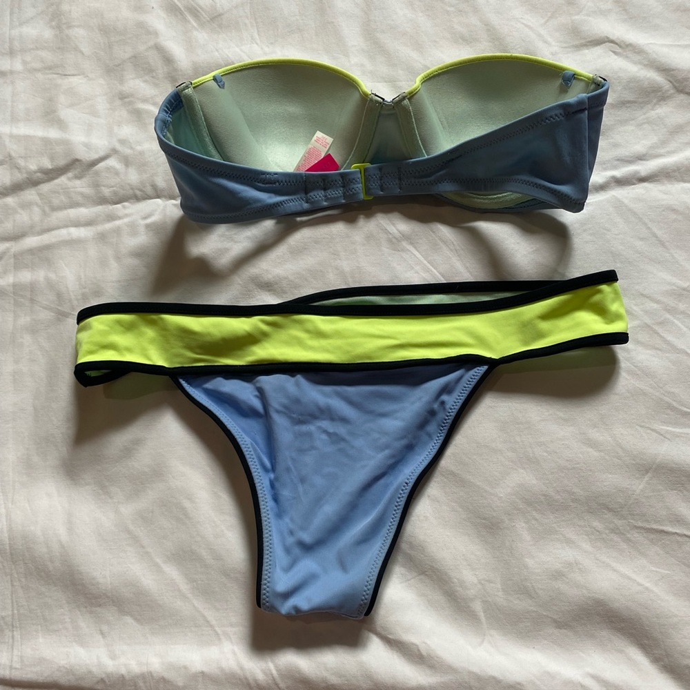 Bikini - Picture 2 of 4